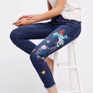 Free People Embroidered Exotic Birds & Floral Raw Hem Jeans Women’s Size 29 EUC